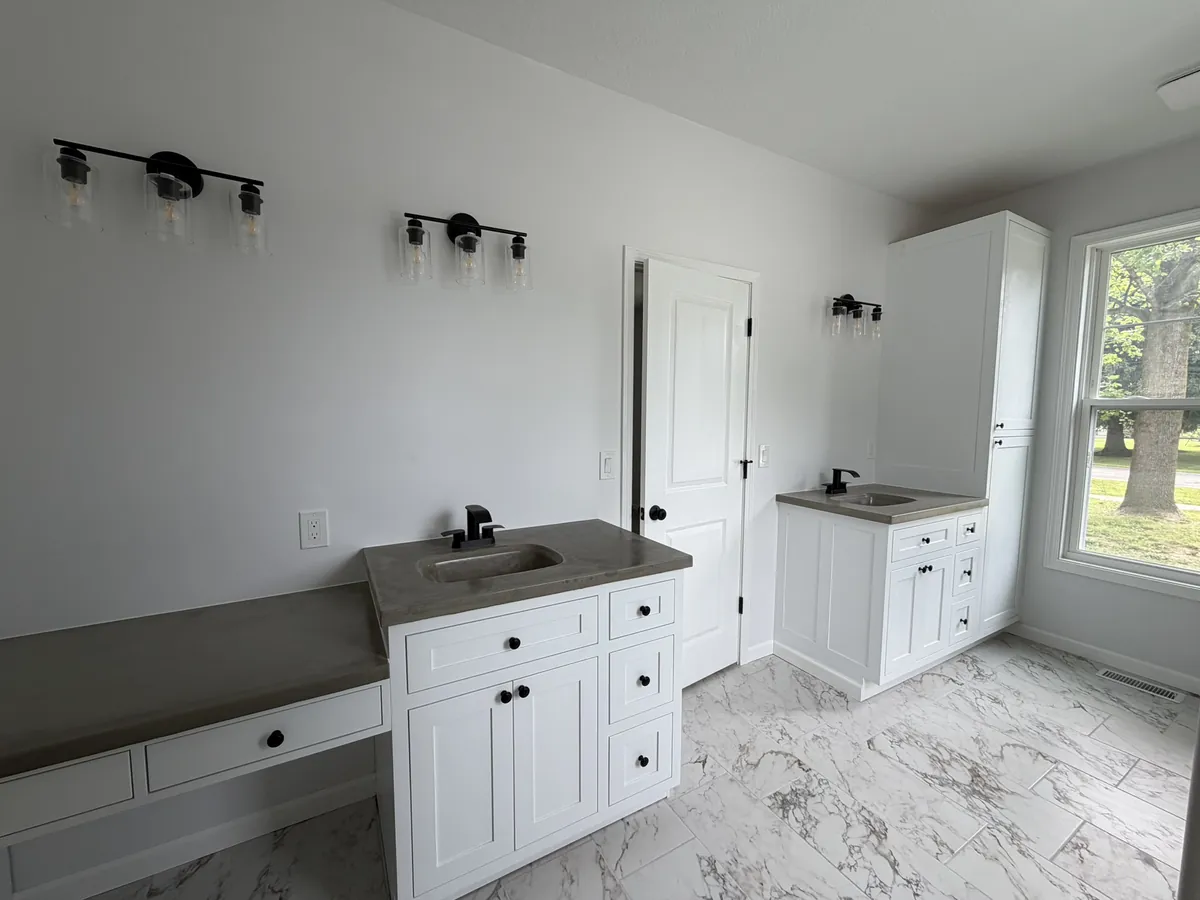 Bathroom vanity